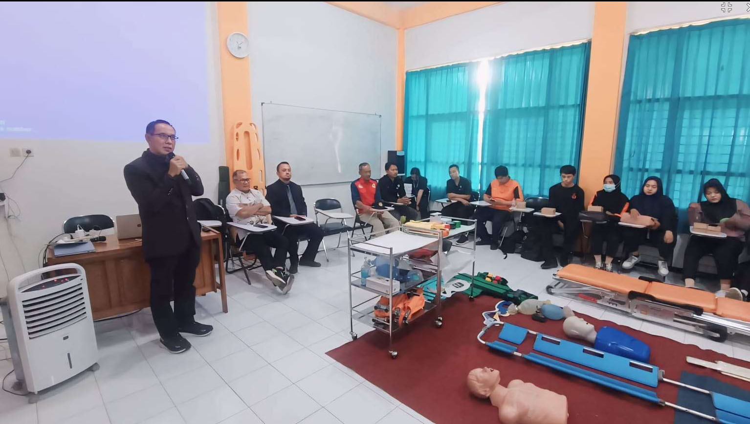 Pelatihan BHD bagi Sopir Ambulans Desa Siaga Kabupaten Malang